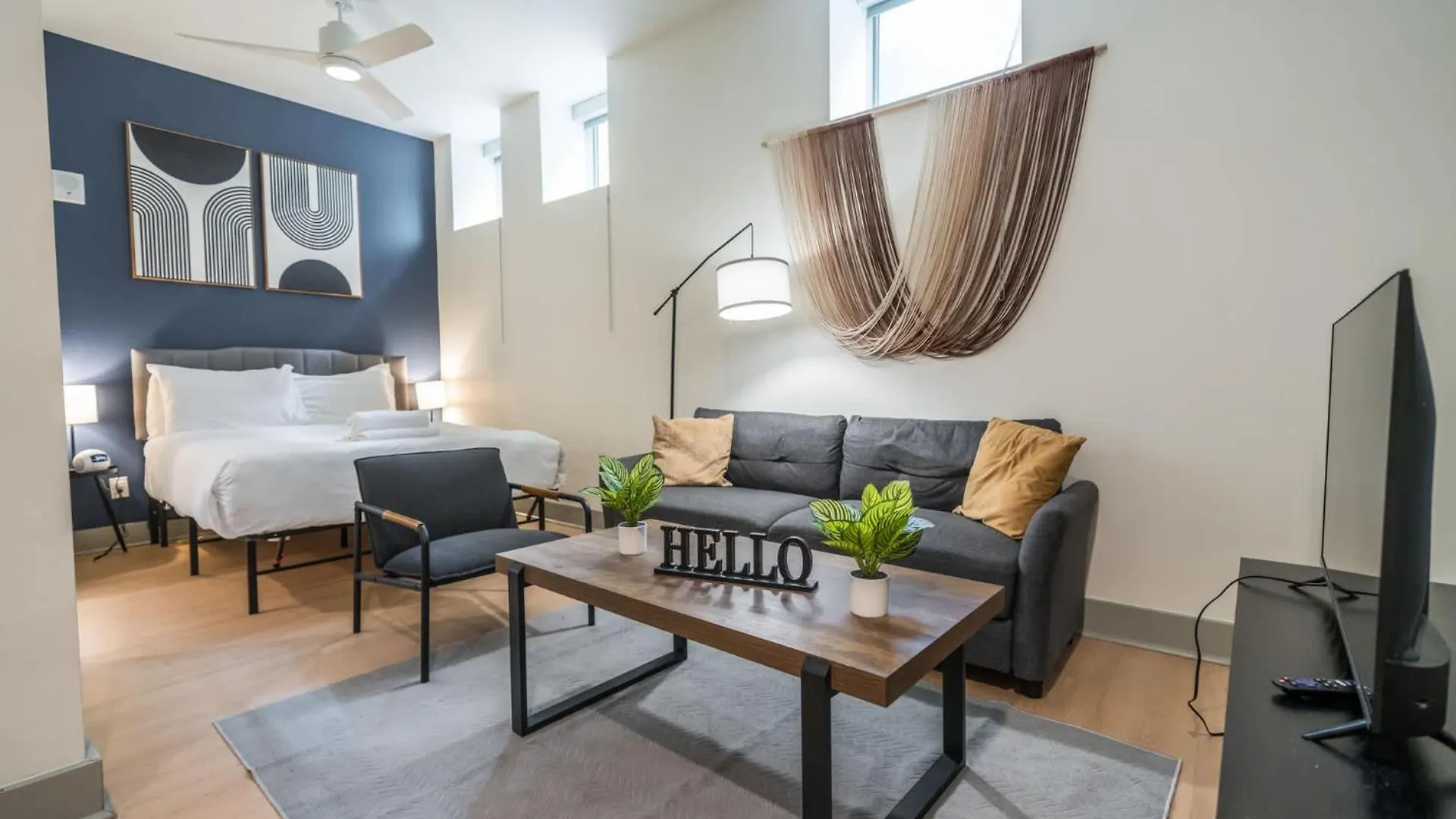 Bright And Modern Studio In Louisville # 107